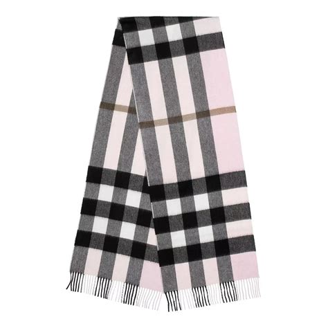 pink burberry scarf outfit.